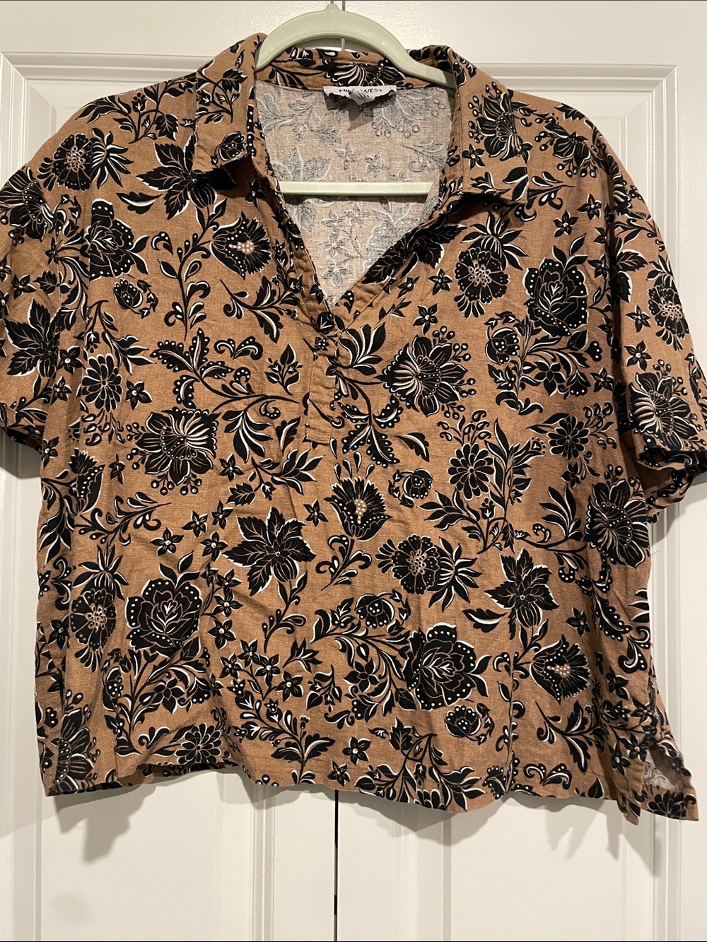 Women's Short-Sleeve Floral Collared Top - Tan & Black